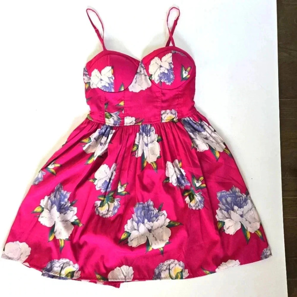 Band of Gypsies Dresses & Skirts - Band of Gypsies Fuchsia Floral Bustier mini Dress sz Small